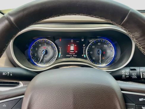 Used 2020 Chrysler Pacifica Touring-L Plus w/ Advanced Safetytec Group FWD image 12