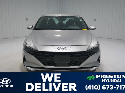 Used 2023 Hyundai Elantra SEL w/ Convenience Package image 2