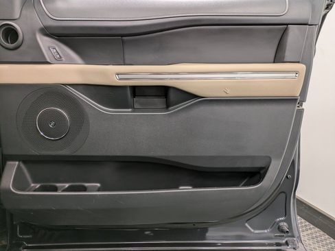 Used 2023 Ford Expedition Limited image 27