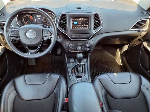 Used 2020 Jeep Cherokee Latitude Plus image 3