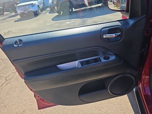 Used 2014 Jeep Compass Latitude FWD image 8
