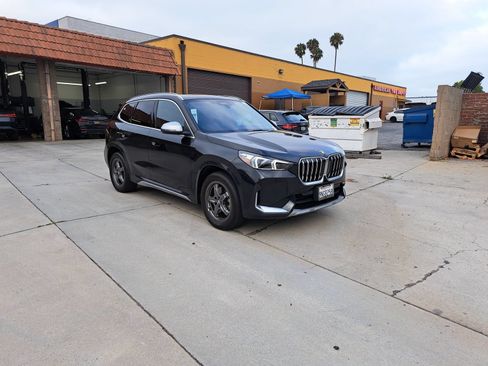 Used 2024 BMW X1 xDrive28i w/ Convenience Package AWD/4WD image 3