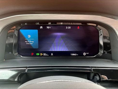 Used 2025 Volkswagen Atlas Cross Sport SE FWD image 31