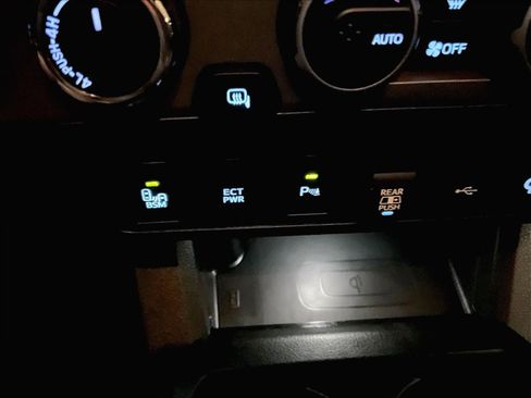 Used 2023 Toyota Tacoma TRD Sport w/ Technology Package image 25