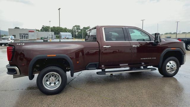 Used 2024 GMC Sierra 3500 SLT w/ SLT Premium Package AWD/4WD image 6