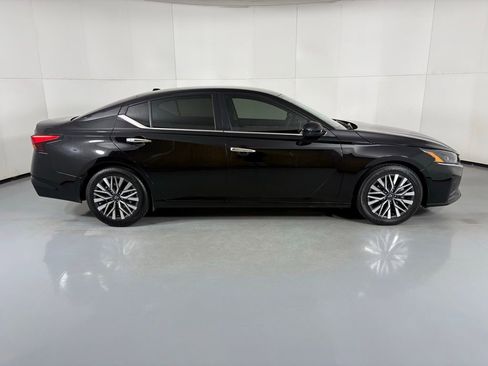 Used 2023 Nissan Altima 2.5 SV image 9