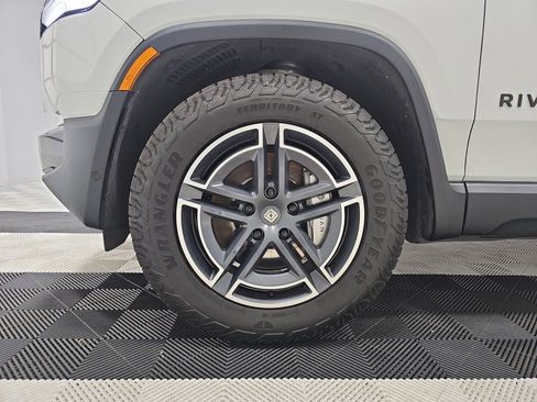 Used 2025 Rivian R1S Adventure image 9