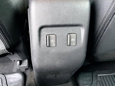 Used 2021 Nissan Kicks SV image 16