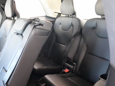 Used 2022 Volvo XC90 T6 Momentum w/ Advanced Package AWD/4WD image 18