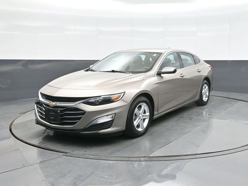 Used 2022 Chevrolet Malibu LS w/ Driver Confidence Package II image 3