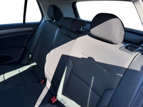 Used 2019 Volkswagen e-Golf SE w/ Driver Assistance Package image 16