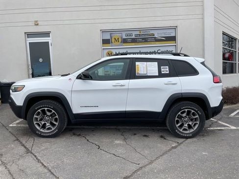 Used 2022 Jeep Cherokee Trailhawk image 2