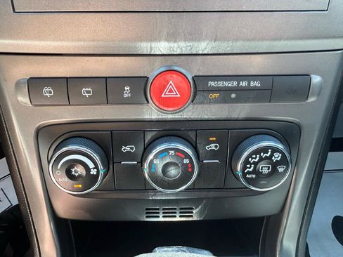 Used 2013 Chevrolet Captiva Sport LS FWD image 23