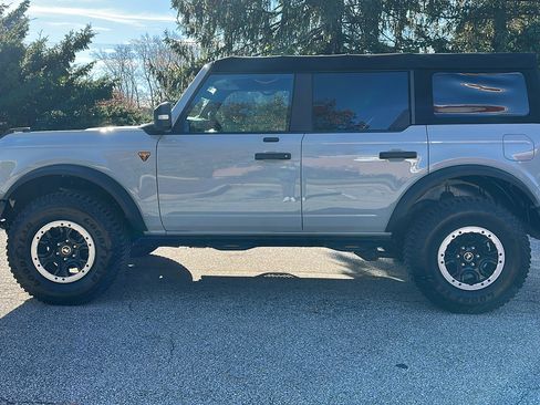 Used 2021 Ford Bronco Badlands image 28