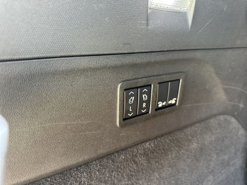 Certified 2025 Cadillac Escalade IQ Luxury 2 w/ LPO, Premium Carpet Package AWD/4WD image 19