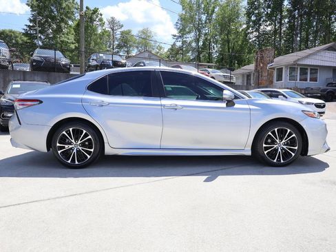 Used 2018 Toyota Camry SE w/ Convenience Package FWD image 8