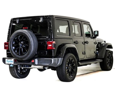 Used 2023 Jeep Wrangler Unlimited Sahara w/ Cold Weather Group AWD/4WD image 7
