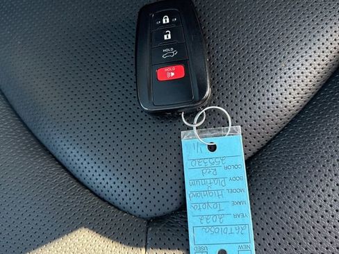 Used 2022 Toyota Highlander Platinum image 41