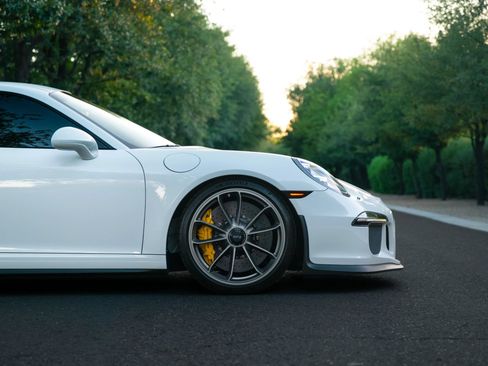 Used 2015 Porsche 911 GT3 RWD image 5