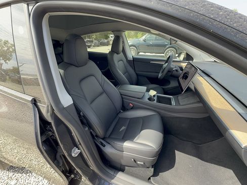 Used 2024 Tesla Model Y Long Range AWD/4WD image 8