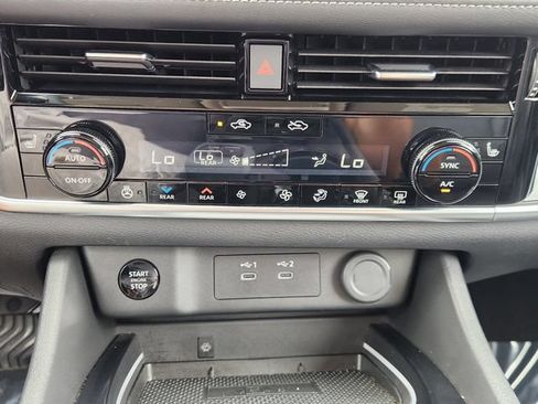 Used 2025 Nissan Rogue SL w/ Tech Package FWD image 22