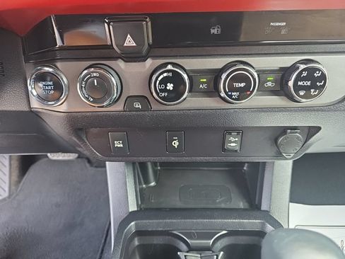 Used 2017 Toyota Tacoma SR5 AWD/4WD image 19