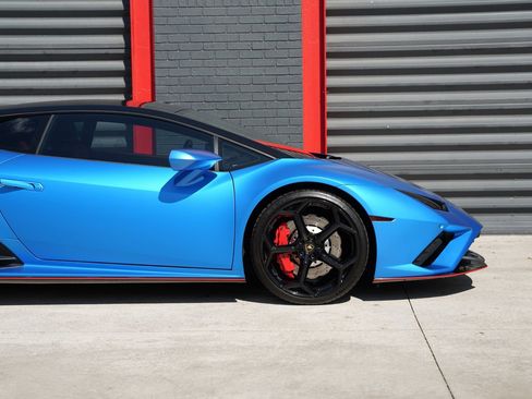 Used 2021 Lamborghini Huracan EVO RWD image 8