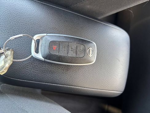 Used 2025 Nissan Versa SV FWD image 21