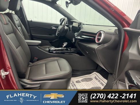 Used 2025 Chevrolet Trax RS image 15