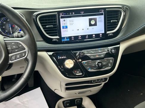 Used 2021 Chrysler Pacifica Touring FWD image 49