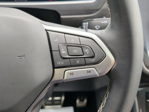 Used 2023 Volkswagen Tiguan SE R-Line AWD/4WD image 17