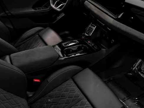 Used 2025 Audi SQ6 e-tron Premium w/ Convenience Package image 25