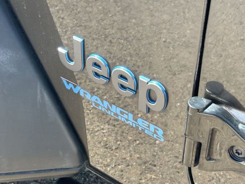 Used 2021 Jeep Wrangler Unlimited Rubicon 4xe w/ Cold Weather Group AWD/4WD image 11