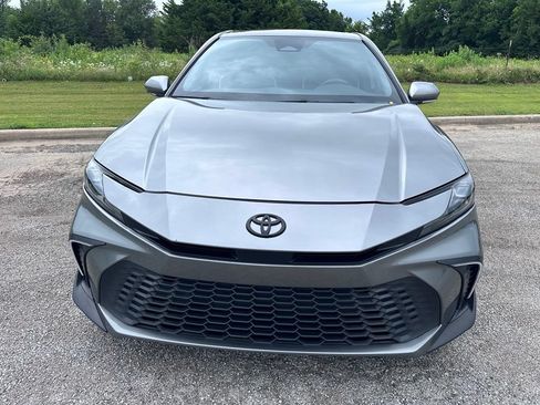 Used 2025 Toyota Camry SE FWD image 5