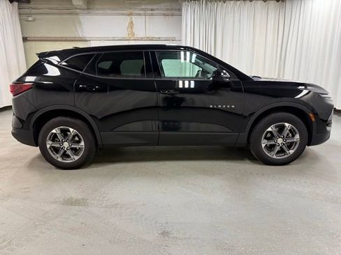 Used 2025 Chevrolet Blazer LT AWD/4WD image 4