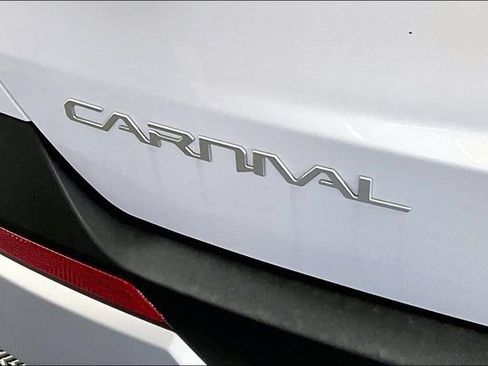 New 2026 Kia Carnival LX FWD image 10