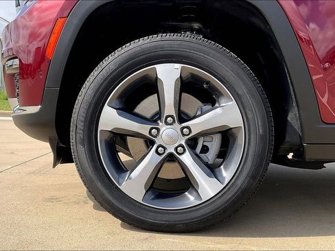 New 2025 Jeep Grand Cherokee L Limited w/ Luxury Tech Group II RWD image 18