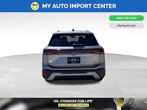 Used 2025 Volkswagen Tiguan SE AWD/4WD image 6