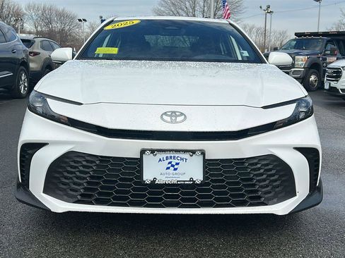 Used 2025 Toyota Camry SE w/ Convenience Package image 2