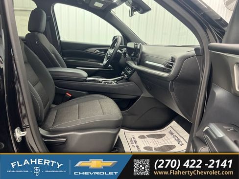 Used 2025 Chevrolet Traverse LT FWD image 15