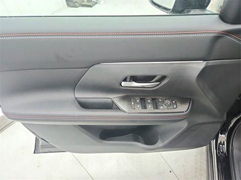 New 2025 Nissan Kicks SR image 28