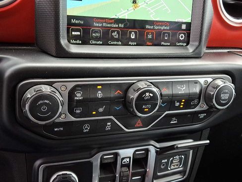 Certified 2023 Jeep Gladiator Rubicon w/ Cold Weather Group AWD/4WD image 16