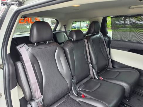 Used 2022 Kia Carnival SX FWD image 16
