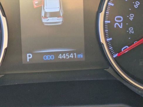 Used 2022 Toyota RAV4 XLE w/ Convenience Package FWD image 8