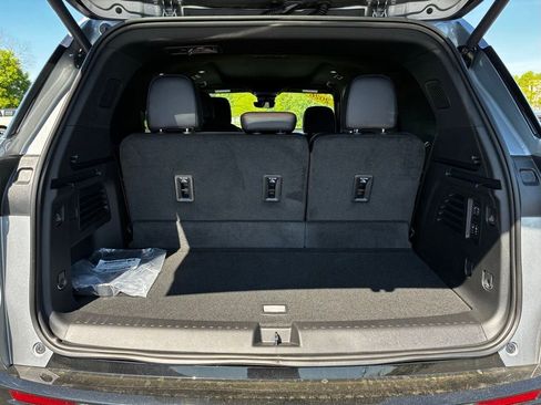 New 2026 Chevrolet Traverse RS w/ LPO, Floor Liner Package AWD/4WD image 46
