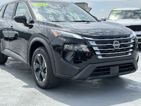 Used 2025 Nissan Rogue SV image 11