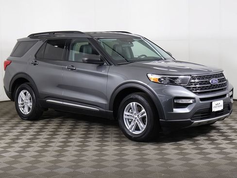 Used 2023 Ford Explorer XLT w/ Equipment Group 202A AWD/4WD image 57