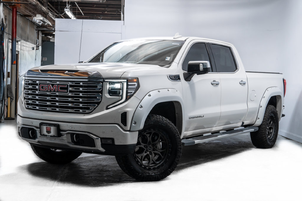 Used 2023 GMC Sierra 1500 Denali AWD/4WD image 1