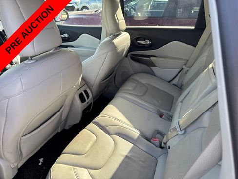 Used 2019 Jeep Cherokee Limited FWD image 27