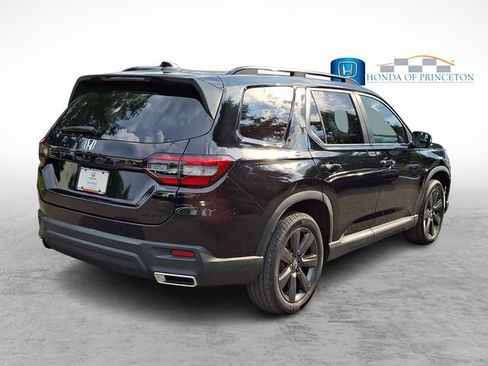 Certified 2025 Honda Pilot Sport image 6